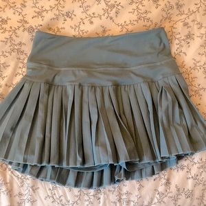 Gold hinge tennis skirt size small